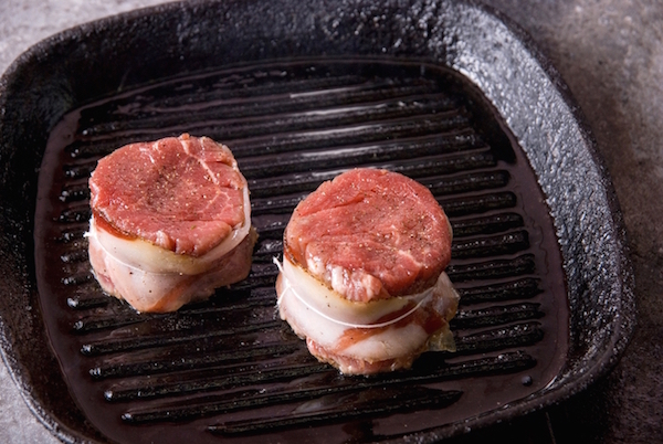 How to clean a cast iron pan